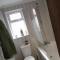 An Exquisite Deluxe Room in a Hotel - Free Parking - with access to Resturant - Shisha Bar- Wine Bar - Roundhay