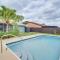 Melbourne Home with Pool and Patio, 6 Mi to Beach! - ملبورن