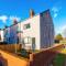 Spacious 2-Bedroom House near Wakefield Centre and Train Station with Free Parking, Ideal for Contractors & Long Stays - NordStay