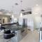 4BR Ritzy Marco Home l Lush Pool - جزيرة ماركو