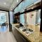 Lux BnB I Burj Views I City Views - Dubaj