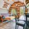 Inviting Des Arc Cabin with Fire Pit and Deck!