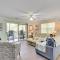 Private Deck and Pool Access Southport Resort Condo - ساوثبورت