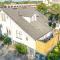 Old Mission Guest Suite - Charming Apartment, 15 Min Walk to Downtown!