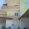 A 3-floor building with 4 bedroom near beach