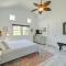 Distinctive Hamptons Home with Pool Near Bay, Ocean - Хемптон-Бейс