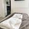King-size bed en- suit, Luxury refurbished home - Balderton