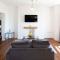 Studio Apartment with 65" Smart TV - Newport