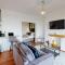 Studio Apartment with 65" Smart TV - Newport