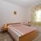 Spacious and bright flat with swimming pool - Beahost