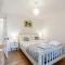 2-BR Cosy Retreat, with Garden, central Winchester by Blue Puffin Stays - Winchester