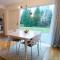 Modern, private spacious & fully equipped for 2-5 people Near forest, with kitchen, washer, pets friendly