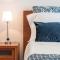 GuestReady - Parrot in the Lilies (Free Parking)