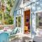 The Bird House Lush Bungalow, Steps from Ocean!