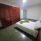 Casa com dois quartos,dois banheiros,sendo uma suíte,sala de estar cozinha e garagem - بوكوس دي كالداس