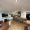 Falcove Lodge - 3 bedroom luxury lodge, 5G WiFi, full Sky TV, free parking & close to beach - Poole
