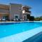 Four Seasons private villa - seaview - big heated pool - gym - sport activities - Гуве
