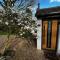 Pass the Keys Acorn Lodge · Luxury Retreat In a Stunning Oasis With Hot Tub - 马基特德雷顿