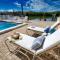 Bayside Escape-Condo w Dock Pool and Near Beach