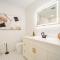 Newly Built Lakeview Escape with Game Room, Spa, Hot Tub - ماكهنري