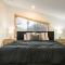 Newly Built Lakeview Escape with Game Room, Spa, Hot Tub - ماكهنري