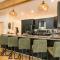 Newly Built Lakeview Escape with Game Room, Spa, Hot Tub - ماكهنري