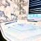 Duke and Duchess Apartments and Rooms - Private in Room Hot Tub Suites - Londýn