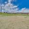 2 Mi to Dtwn Castle Rock Home with Furnished Patio