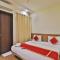 Hotel Aarya - Lucknow