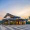 StayVistas Hampton Acres - Outdoor Pool, Vast Lawn & Terrace