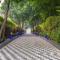 StayVistas Hampton Acres - Outdoor Pool, Vast Lawn & Terrace