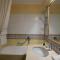 Tranquil Lantana Resort Hotel and Apartments 1-2km from Nora beach