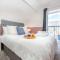 Cozy 2BR | Near city | WiFi