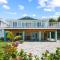 Go to the beach from expansive heated pool home - Fort Myers Beach