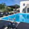 Lazy 8 Villa - Garica
