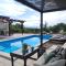 Lazy 8 Villa - Garica