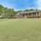 Dock and Game Room Alvarado Lake Getaway!