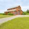 Cozy Strawn Cabin with Pool Access - Near Lake! - Strawn