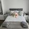 Modern 3-Bed Hideaway Near Westgate With Parking
