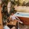 myinsolite - Cocon Tropical, jacuzzi, énigme