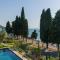 SalvatoreHomes - Luxurious Dreamview Waterfront Apartment in Torri del Benaco with Pool