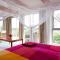 Q-Bar & Guesthouse