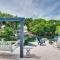 Waterfront Weeki Wachee Home with Kayaks! - سبرينغ هيل