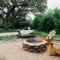Hadleys House - A Country 3 Bdrm with Screened-In Porch