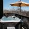 Dean's Den: Private Deck w/ Jacuzzi and a View - New Braunfels