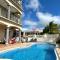 Cozy Apartment with Pool & 10 mins walk to Beach