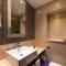 100 Queens Gate Hotel London Kensington, Curio Collection by Hilton