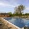 Orchard Cottage: Lake Access & Facilities On-site