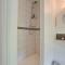 Orchard Cottage: Lake Access & Facilities On-site