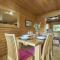 Heron Lodge with Hot-tub